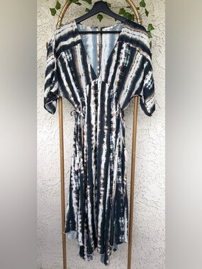 EN CRÈME Tie-Dye V-Neck Maxi Dress in Neutral Stripes